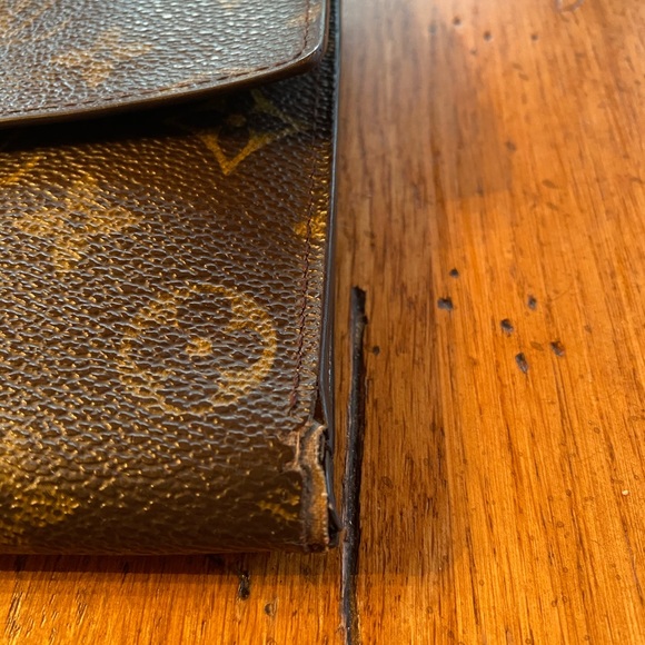 Louis Vuitton Long Passport Wallet - Picture 6 of 16